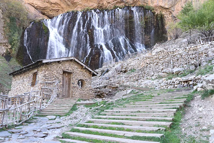 Kayseri’deki Kapuzbaşı Şelaleleri yılın her günü çağlıyor