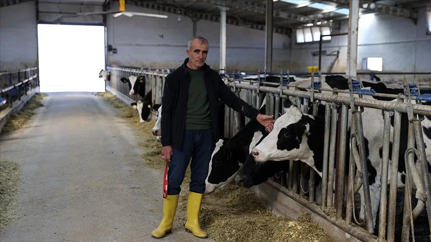 Devlet desteğiyle kurduğu işletmesinde günlük 1 ton süt elde ediyor