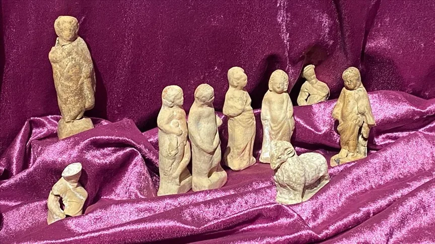 Myra Antik Kenti’nde bulunan heykelcikler ilk kez tarih meraklılarıyla buluştu