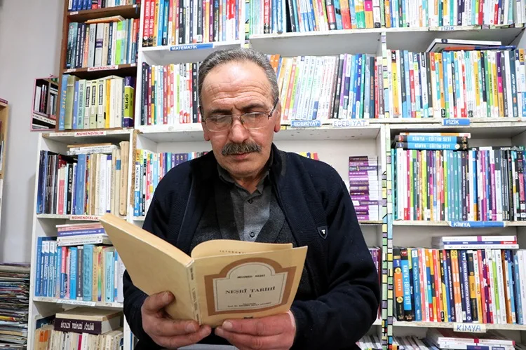 Erzurumlu sahaf 30 yıldır kitaplarla dolu bir hayat yaşıyor