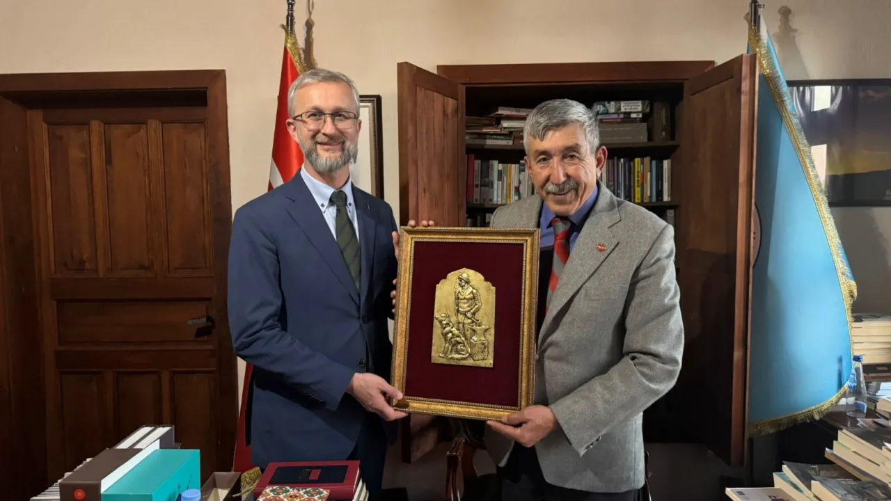 UKRAYNA BÜYÜKELÇİSİ ESKİŞEHİR TÜRK OCAĞINI ZİYARET ETTİ.