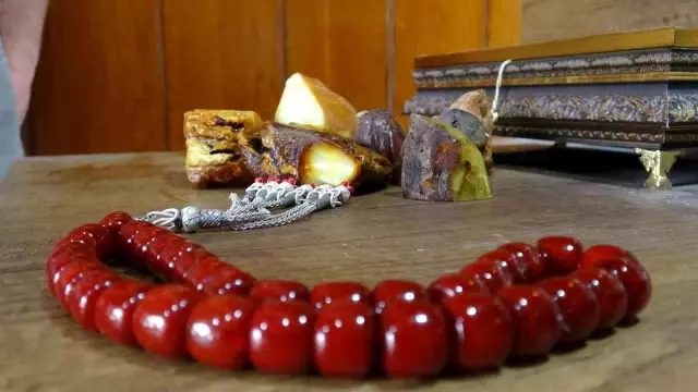 Birbirinden değerli tespihler, araba ve motosikletle takas ediliyor