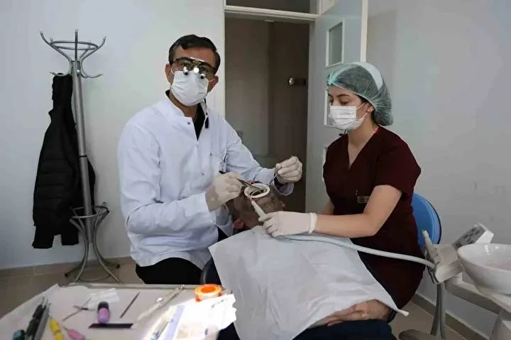 Sivaslı doktor implantı tarihe gömdü