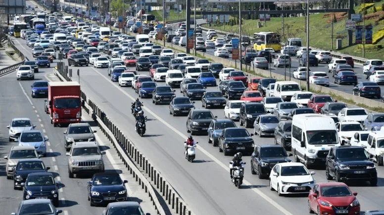 Trafikte yeni dönem başlıyor: Kurallara uymayanın hem ehliyeti hem aracı gidecek