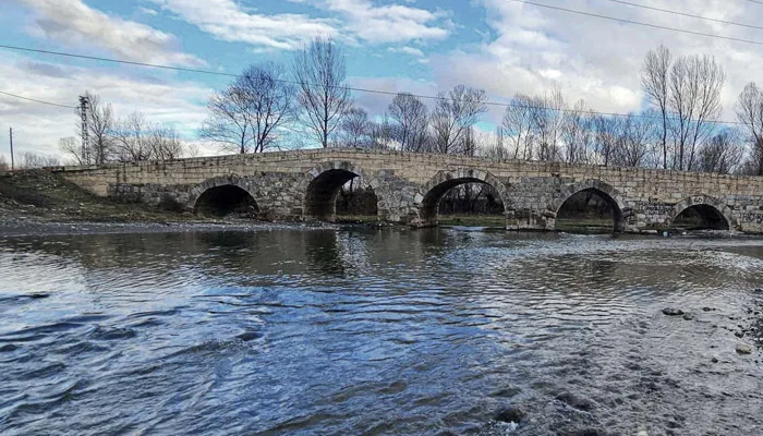 Zamana Meydan Okuyan Roma Köprüsü