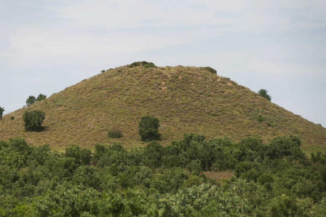Antik Çağ Mezar Anıtlarından Üvecik Tepe Tümülüsü