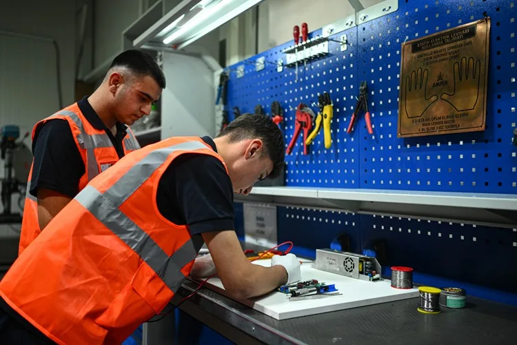 Meslek lisesi öğrencileri, MESEM kapsamında işletmelerde genç yaşta meslek öğreniyor