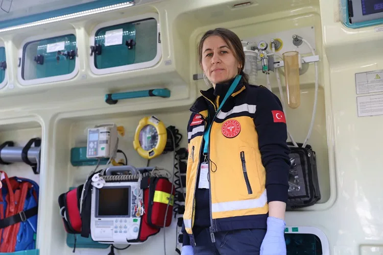 Ablasını trafik kazasında kaybeden paramedik, 18 yıldır hastaların yardımına koşuyor