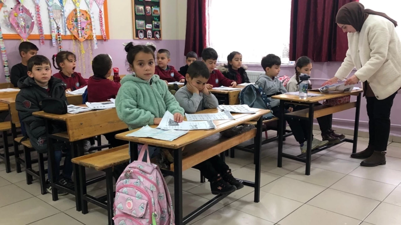 Öğrencilerin ikinci molası yaklaşıyor.. Yarıyıl tatili ne zaman başlıyor?