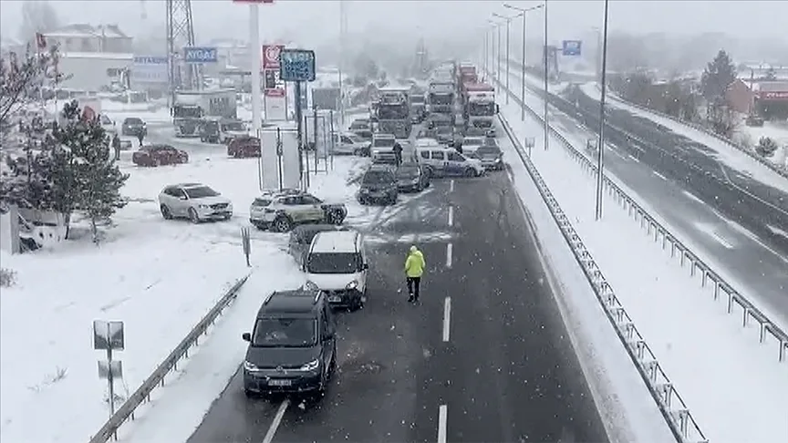 Bolu’da Gerede-Karabük kara yolu ulaşıma kapandı