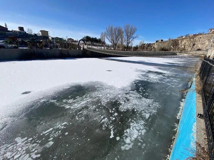 Yurtta en düşük sıcaklık sıfırın altında 15 derece ile Ardahan’ın Göle ilçesinde ölçüldü