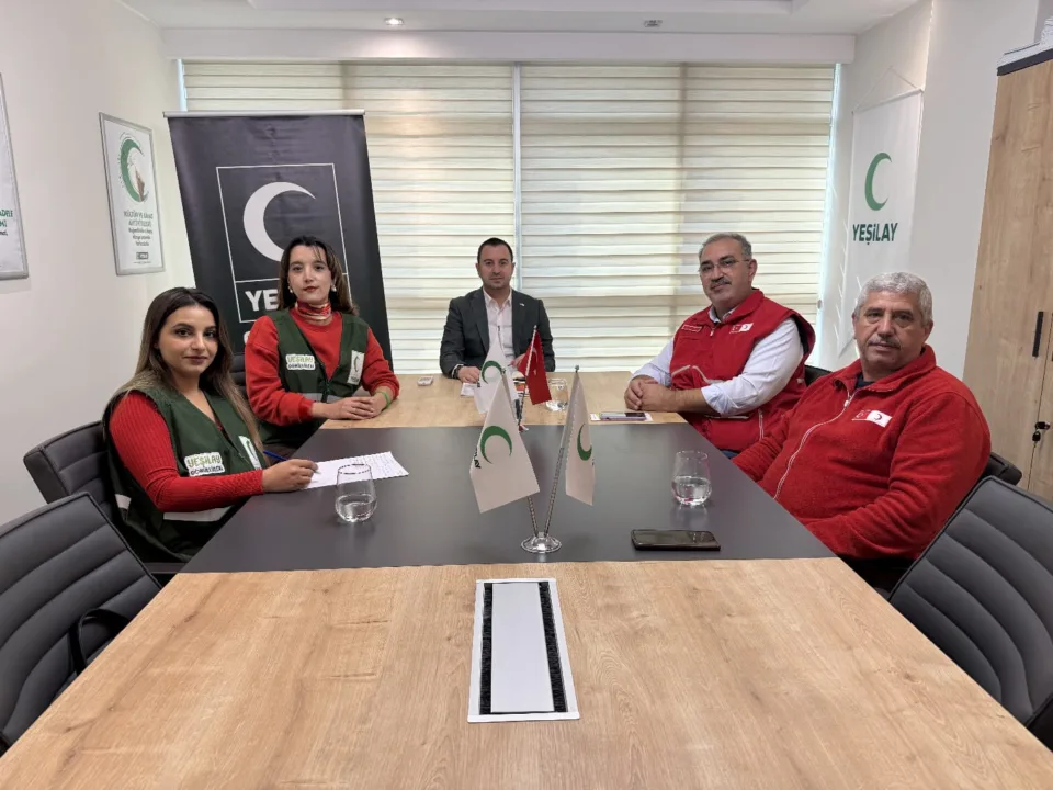 Kızılay’dan Yeşilay’a Anlamlı Ziyaret! Hilalimiz Aynı, Renklerimiz Farklı…