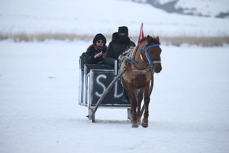 Turistik Doğu Ekspresi Çıldır Gölü’nü şenlendirdi