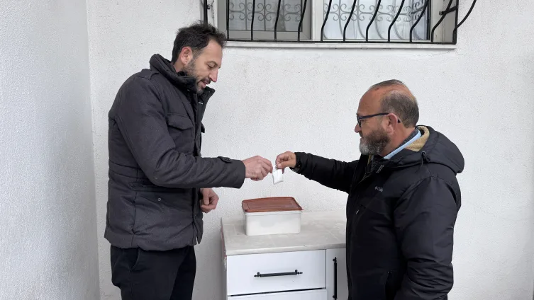 Türbedarlık geleneği “tuz” ikramıyla devam ediyor