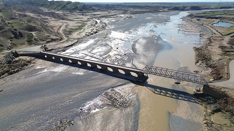 Kerkük’teki tarihi Osmanlı Köprüsü yıllara ve sellere rağmen dimdik ayakta duruyor