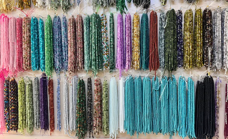 Mermer ve oniks taşı hükümlülerin elinde takı ve hediyelik eşyaya dönüşüyor