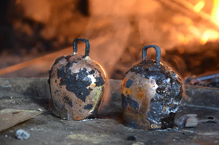 Manisalı çan ustası 65 yıldır atölyesinde üretim yapıyor