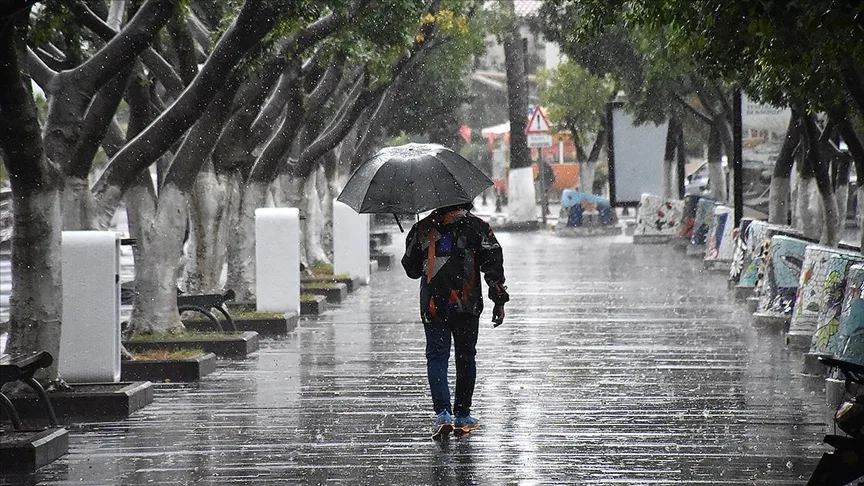 Meteorolojiden Türkiye’nin bazı bölgeleri için kuvvetli yağış ile fırtına uyarısı