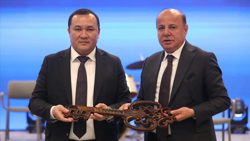 “Türk Dünyası Turizm Başkenti” ünvanının sembolik anahtarı Ankara’ya devredildi