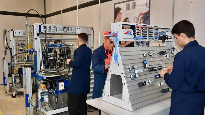 Kocaeli’deki meslek lisesinde yetişen bakım teknisyenleri sanayinin ihtiyacını karşılayacak