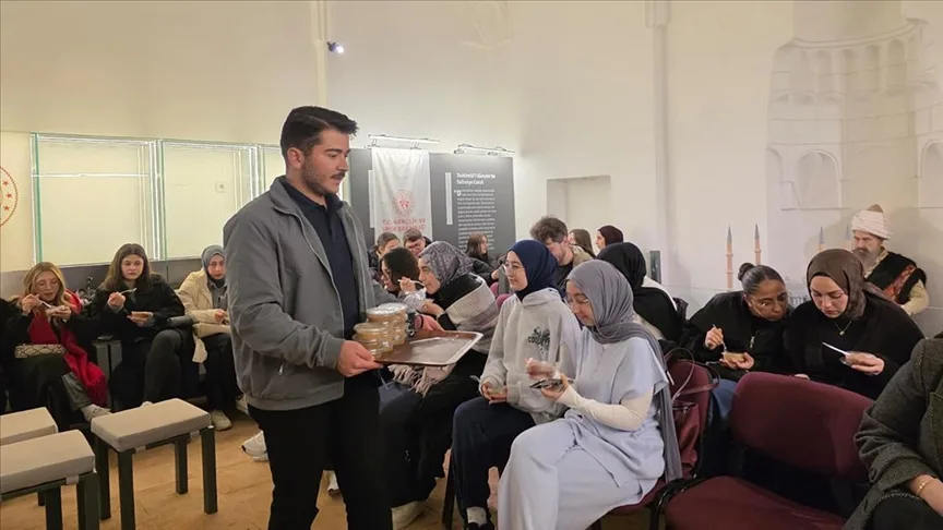 Edirne’de üniversite öğrencileri Osmanlı geleneği “helva sohbetleri” kültürünü yaşatıyor