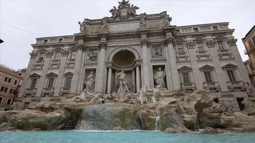 Roma’nın tarihi Trevi Çeşmesi’ni ziyaret etmek turistler için ücretli olacak