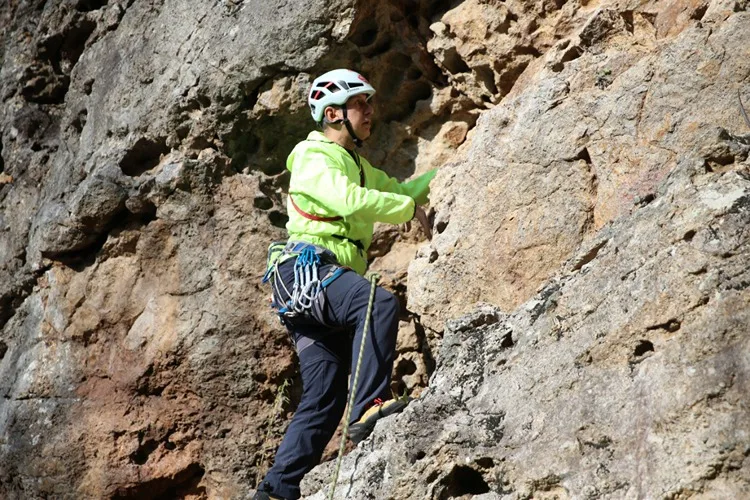 Ordu Yoroz Kent Ormanı’ndaki sarp kayalar dağcıların yeni rotası oldu