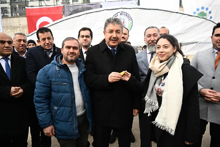 Osmaniye’de 221 deprem konutunun anahtarları hak sahiplerine teslim edildi