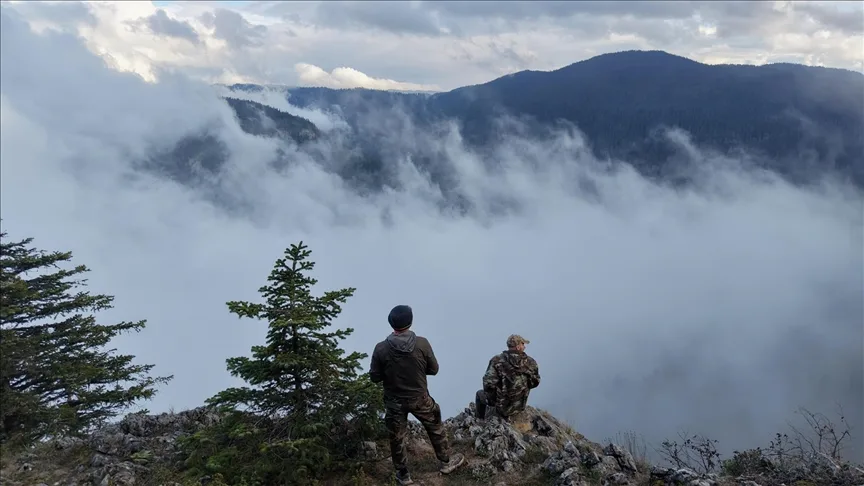 Sinop’ta Çatak Kanyonu Tabiat Parkı sisler arasında dronla görüntülendi