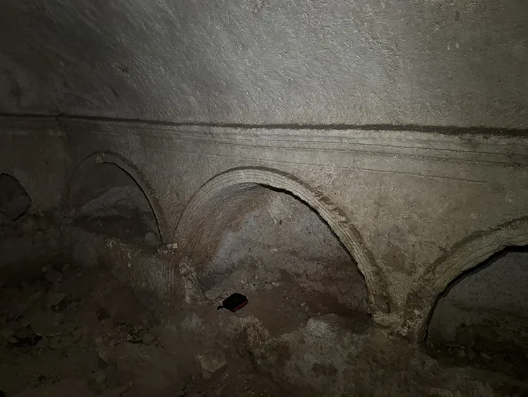 Adıyaman’da 1800 yıllık olduğu değerlendirilen kubbeli mezar odası bulundu