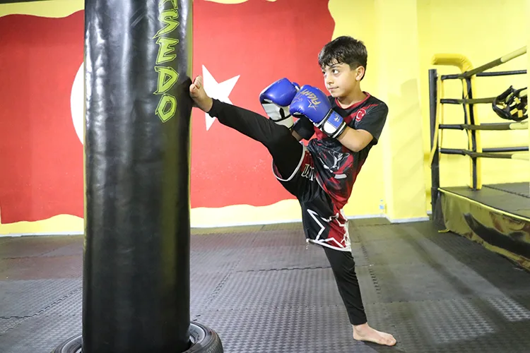 Okuldan kaçtığı için ablasının spora yönlendirdiği çocuk, başarılarıyla dikkati çekiyor