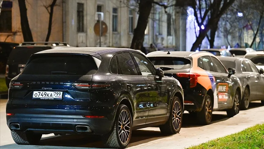 Rusya’da yüzlerce Porsche sahibi araçlarını çalıştırmakta sorun yaşadı
