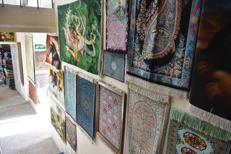 Tarihi İpek Yolu’nun kalbi Semerkant’ta ipek halılar el emeğine verilen değerin göstergesi