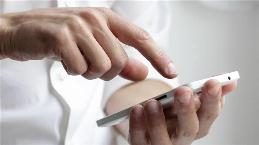 Dijitalleşmenin olumsuz etkileri “yılın kelimeleri”ne damga vuruyor