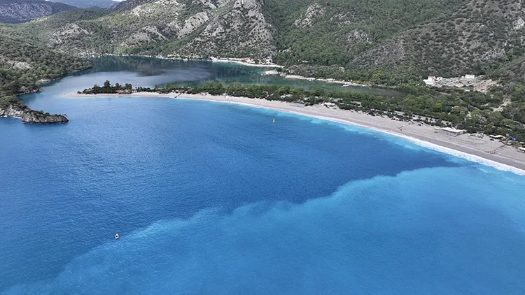 Fethiye’de Ölüdeniz’in rengi turkuaza döndü