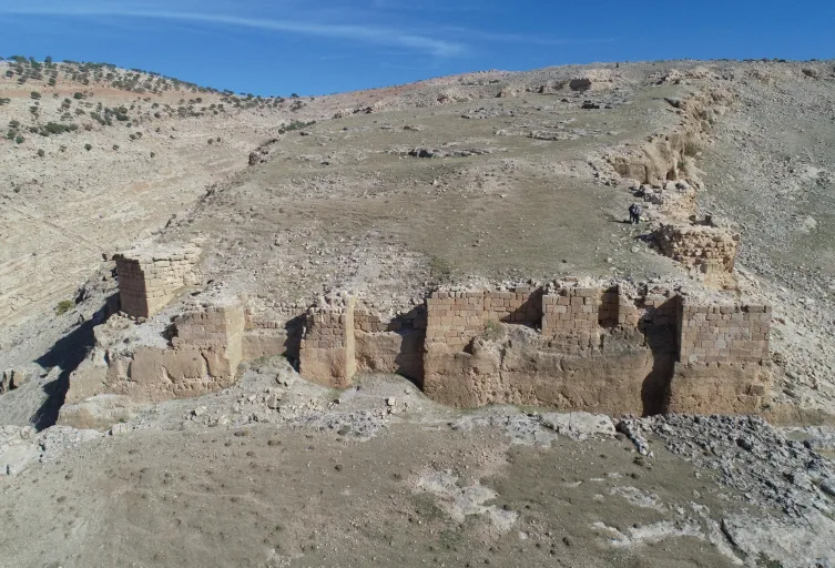 Mardin’deki Rabat Kalesi’nde arkeolojik kazı çalışmaları başladı