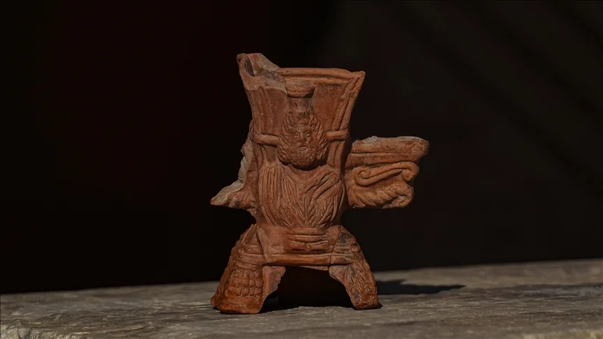 Efes’te Mısır tanrısı Serapis tasvirli tütsü kabı bulundu