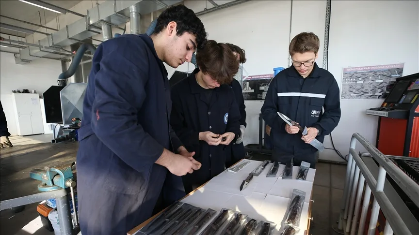 Bursa’da meslek liseliler, kendi markalarıyla tescilli Bursa bıçağı üretiyor