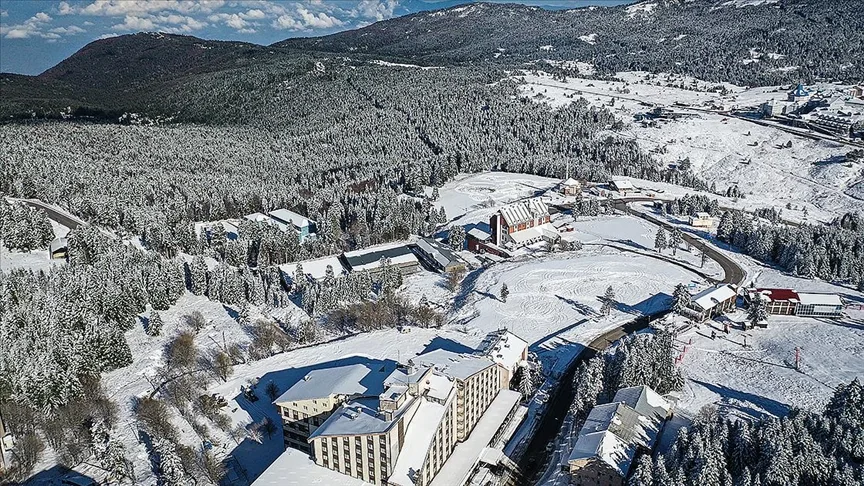 Kış turizmi merkezlerinden Uludağ’a yağan kar rezervasyonlara hareketlilik getirdi