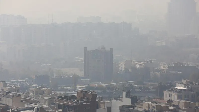 İran’ın başkenti Tahran’da hava kirliliği nedeniyle futbol müsabakaları ertelendi