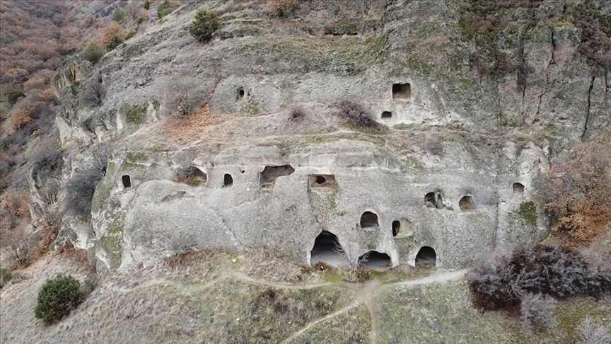 Çankırı’daki İndağı Kaya Mezarları tarih ve doğa meraklılarının ilgisini çekiyor