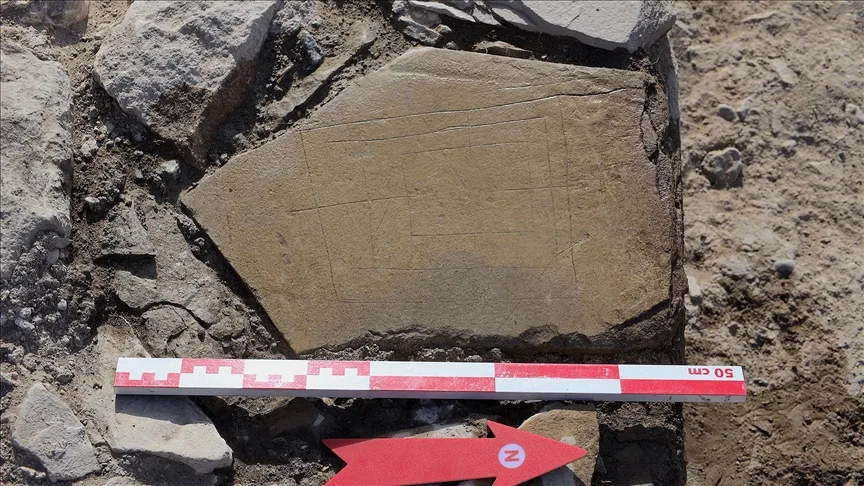 Van’daki Osmanlı kışlasında askerlerin “dokuz taş” oynadığı belirlendi