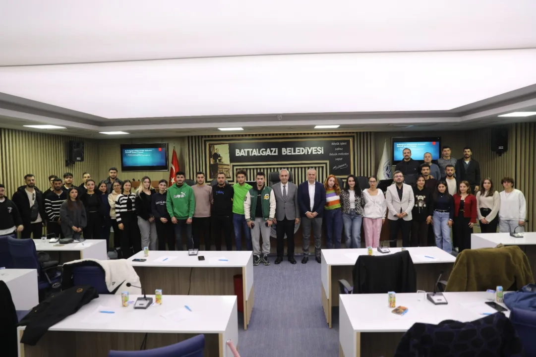 Battalgazi Belediyesi, gençlerin görüş ve önerilerini merkeze alan çalışmalarını sürdürüyor.