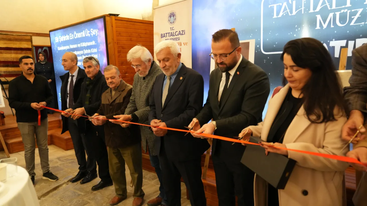 “BİR KENT, BİR TARİH, BİR KADRAJ” FOTOĞRAF SERGİSİ TAHTALI HAMAM MÜZESİ’NDE AÇILDI
