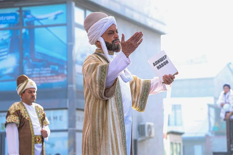 Türk Dünyası’nın Büyük Şairi ve Düşünürü Alî Şir Nevâî’nin anıtı Oş kentinde açıldı