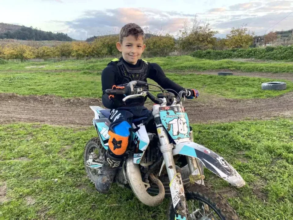 Minik motokrosçu Poyraz Kalender sezonu şampiyonlukla tamamladı