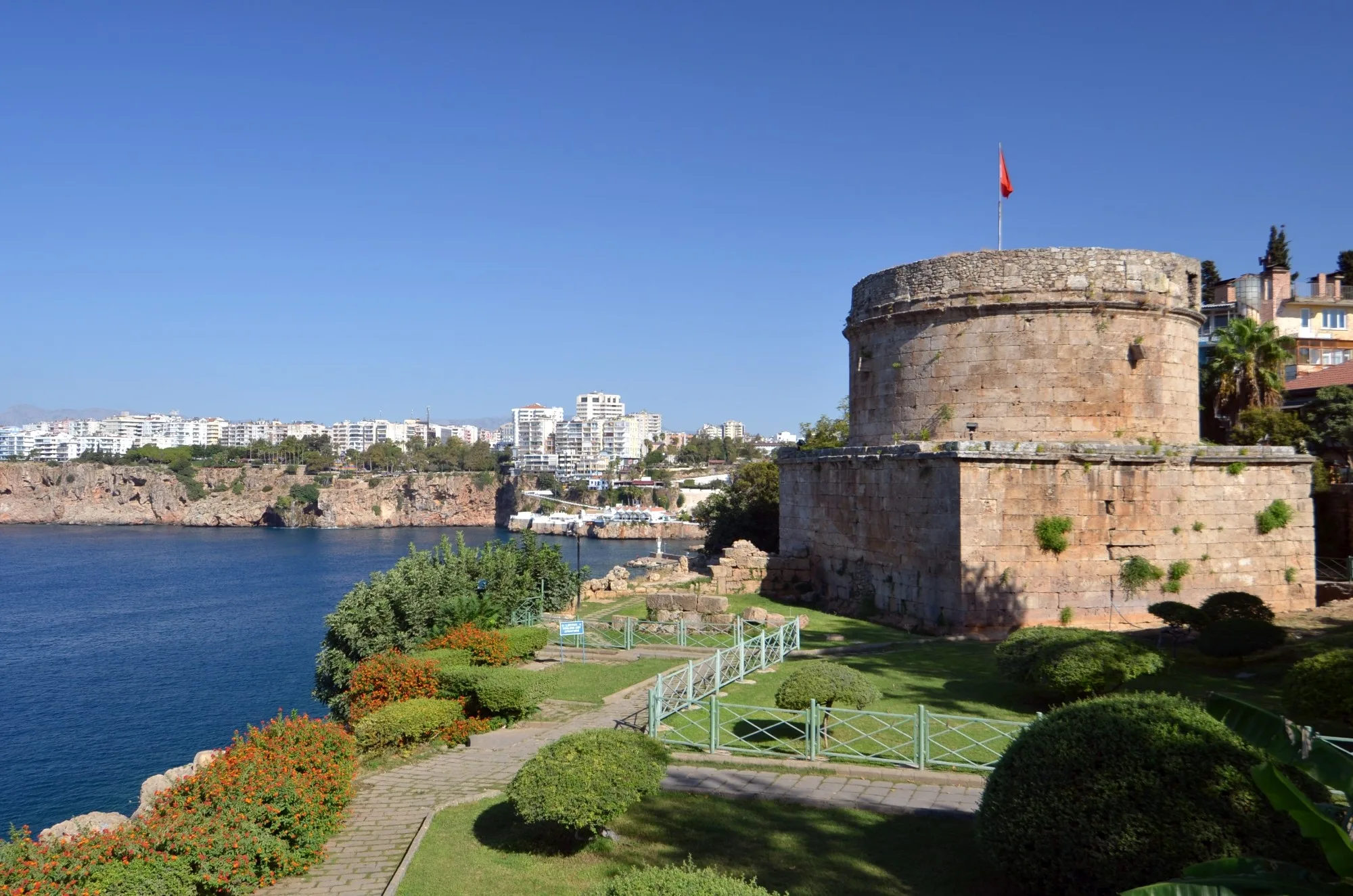 Antalya’daki Roma Dönemi Yapılarından Hıdırlık Kulesi