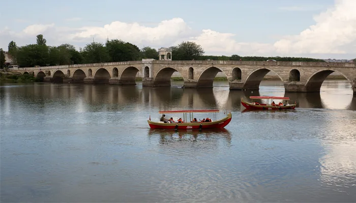 Tarihi Motifleri ve Zarif Mimarisiyle Meriç Köprüsü