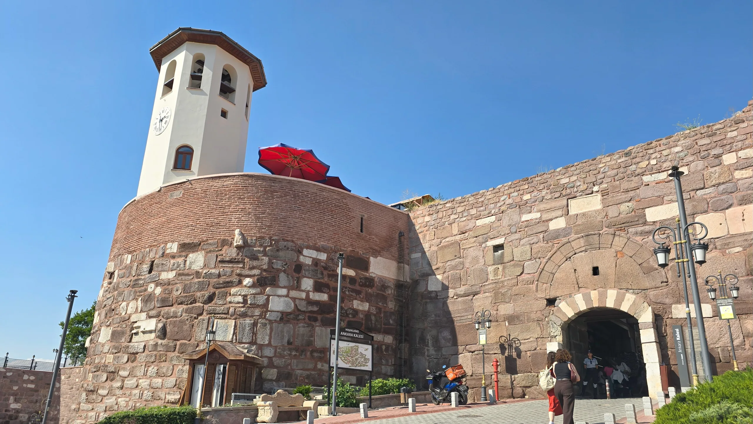 Başkentin Kalbinde Zamanı Gösteriyor