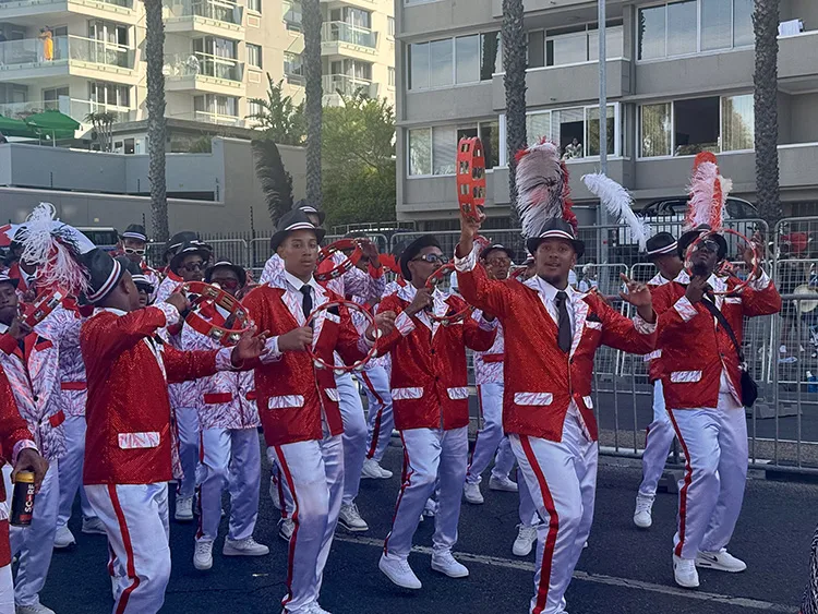 Güney Afrika’da kölelikten özgürlüğe uzanan renkli bir gelenek: Kaapse Klopse Karnavalı